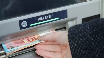 Retraits d’espèces en 2026 : ce qui va vraiment changer pour les clients en France