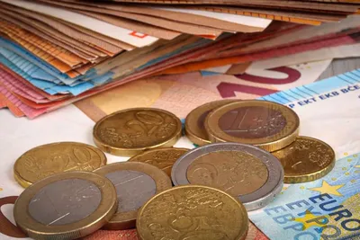 Smic, congé de naissance, DPE, contrôle technique... Ce qui change à partir du 1er janvier 2026