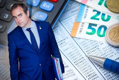 « Taxe attentat » : elle passerait de 6,50 € à 8,50 € en 2027 et toucherait des millions de contrats
