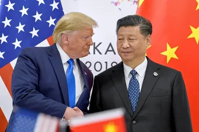 Trump relance la guerre commerciale : nouvelle taxe de 100 % sur les importations chinoises dès novembre