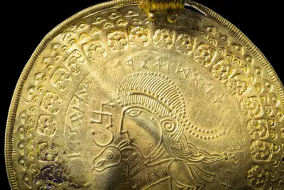 Un trésor exceptionnel : le Danemark pourrait avoir découvert le plus grand trésor d’or de son histoire !