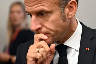Vers une dissolution surprise après le 15 novembre : Emmanuel Macron entretient le flou