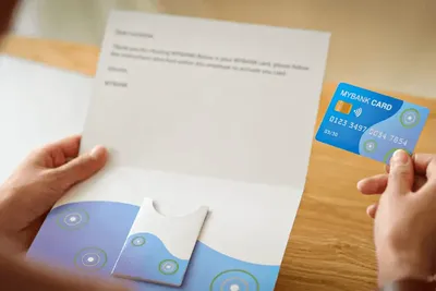 Vous recevez une carte bancaire par courrier ? Cette nouvelle arnaque inquiète les banques