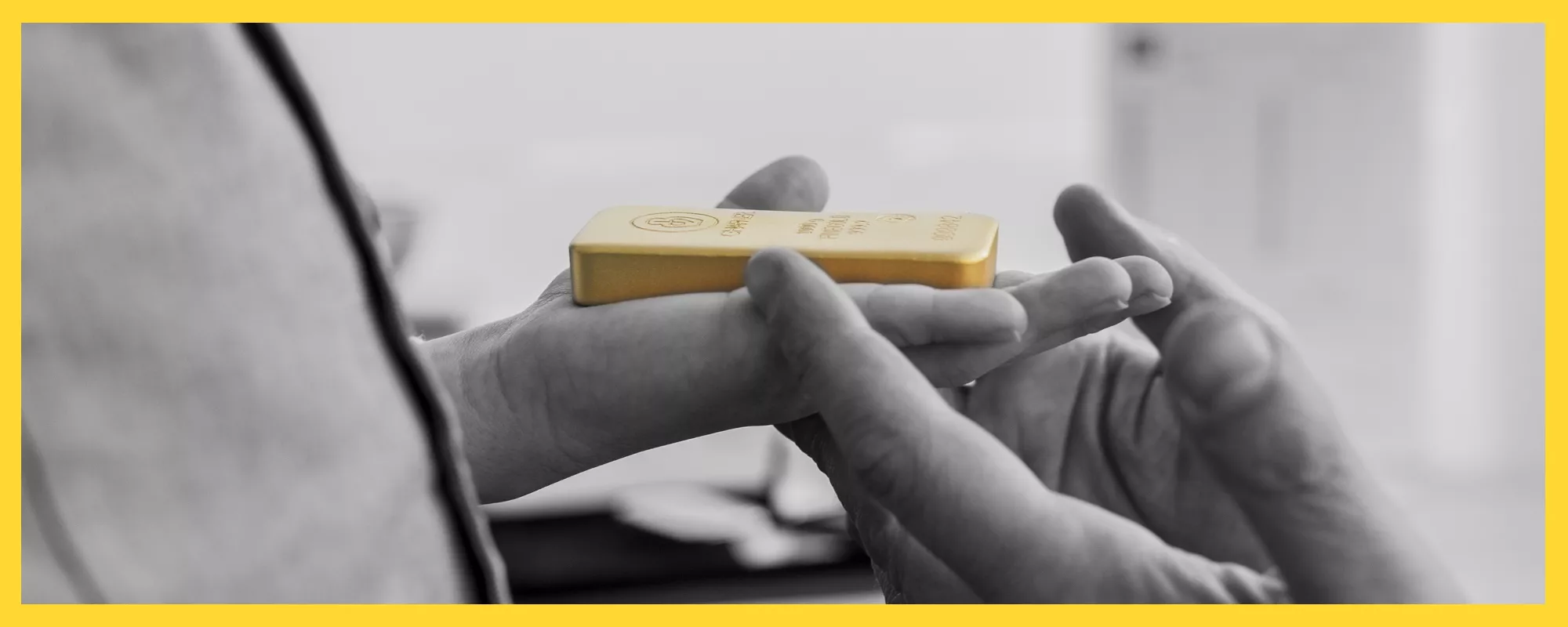 mains-enfant-adulte-lingot-or mains-enfant-adulte-lingot-or